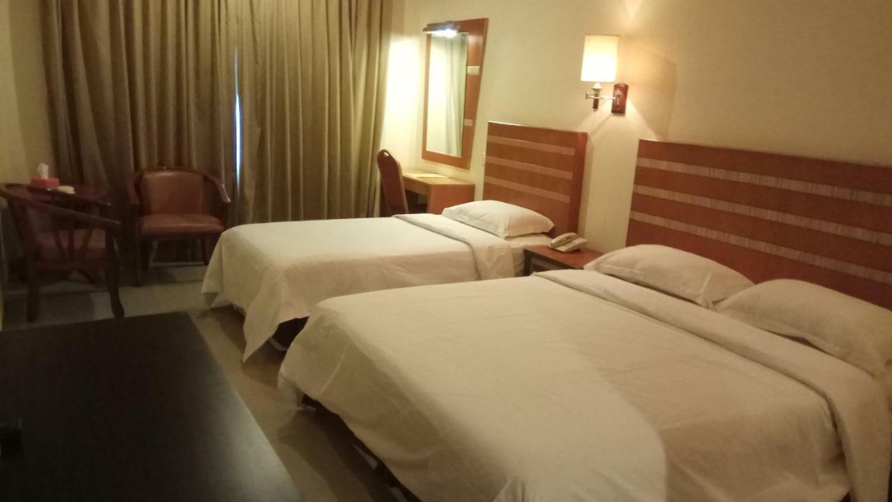 Hotel Utama Batam Room photo