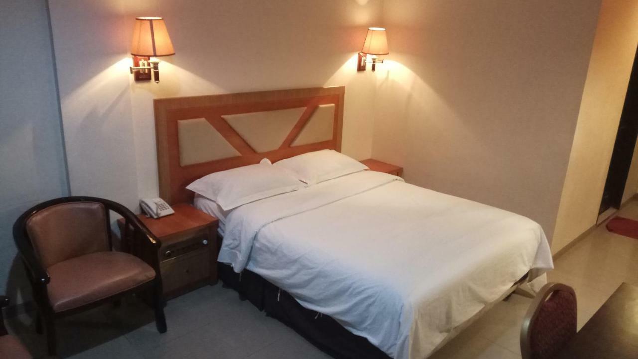Hotel Utama Batam Room photo